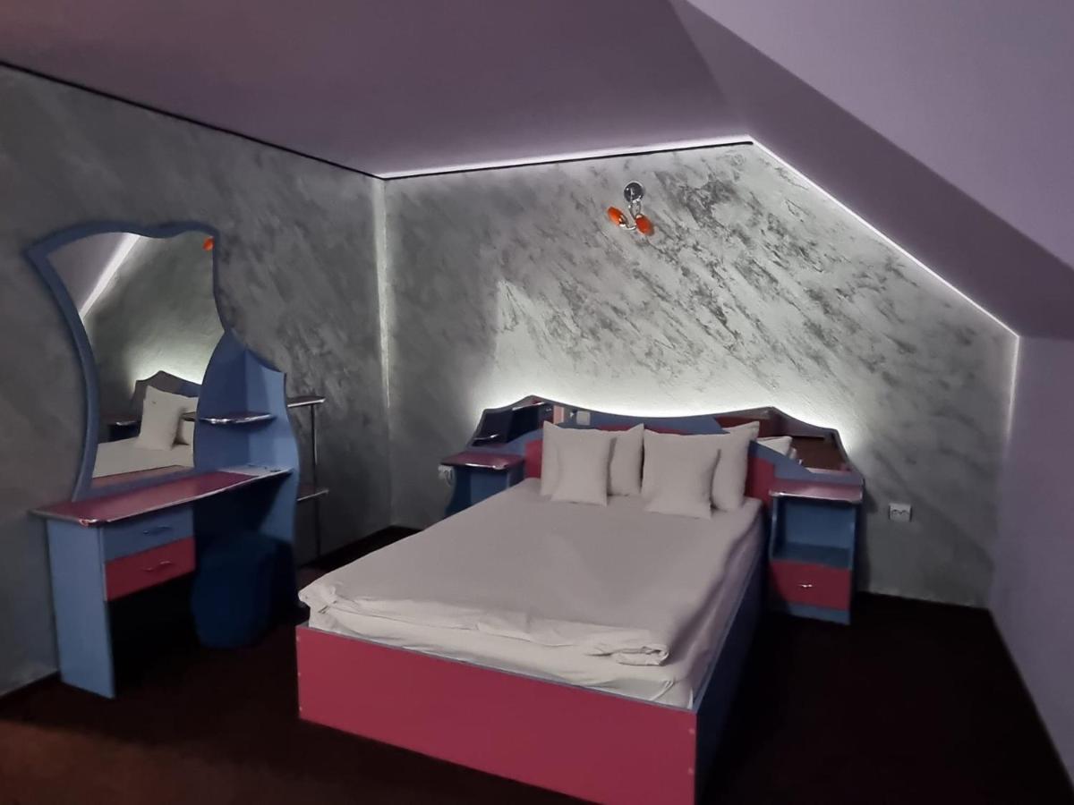 Hotel Yax Cîmpeni Buitenkant foto