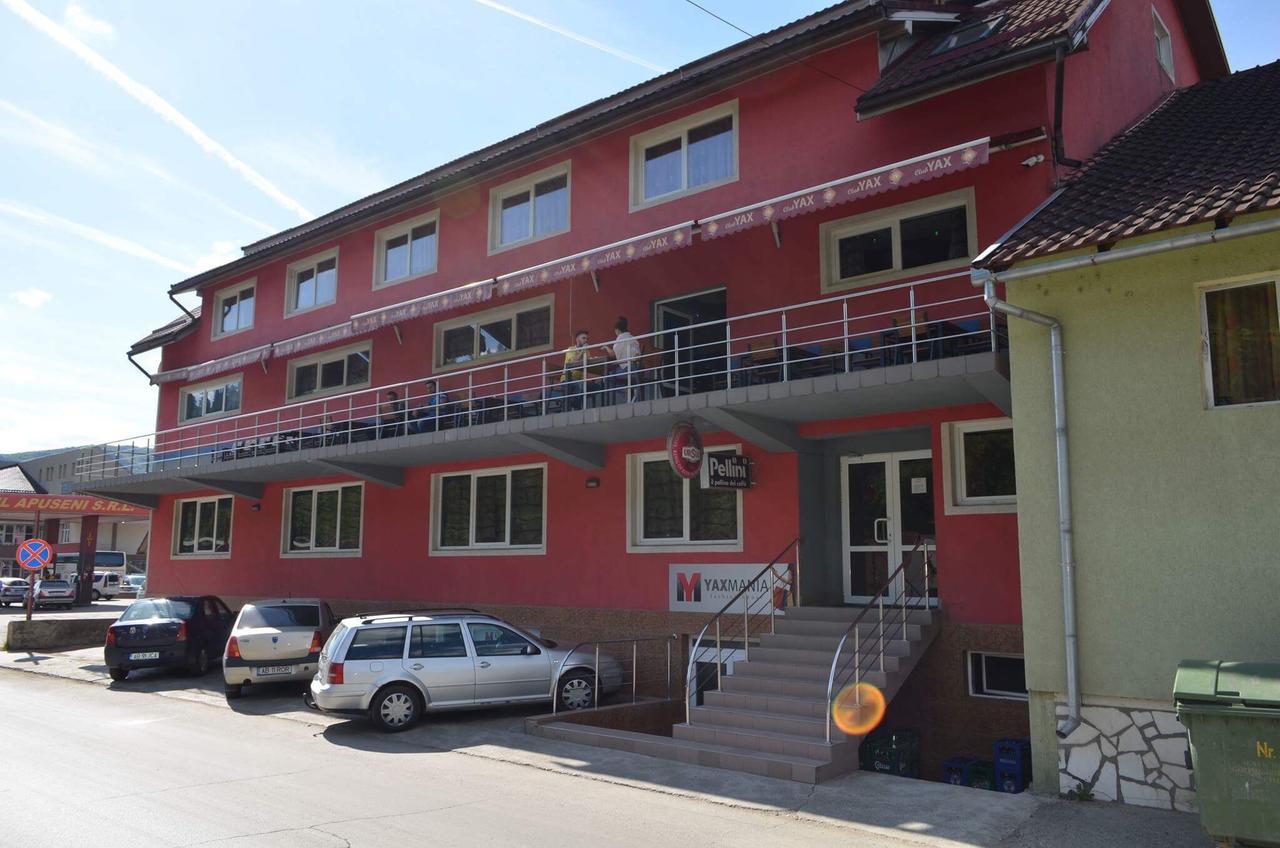Hotel Yax Cîmpeni Buitenkant foto